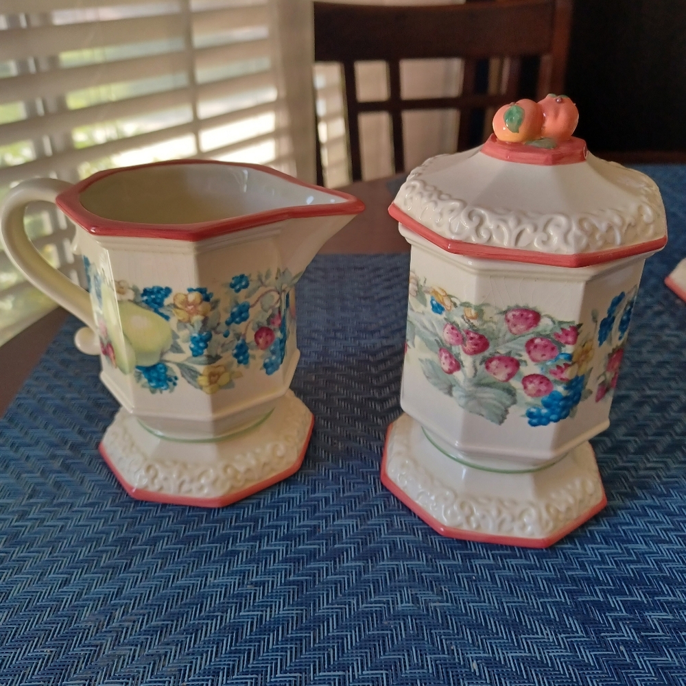 Vintage Avon "Sweet Country Harvest" Sugar And Creamer Set